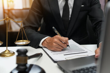 judge on wooden table And experienced lawyers meet with clients and give advice behind the scenes. legal services legal consulting concept