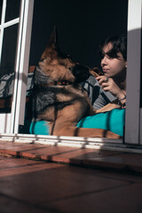 Andreia and Milú went to the park on a beautiful Autumn sunny afternoon. There, Milú met her good friend Pipo, the Beagle. Later, when they returned home, Andreia played a bit with her hamster Noé.