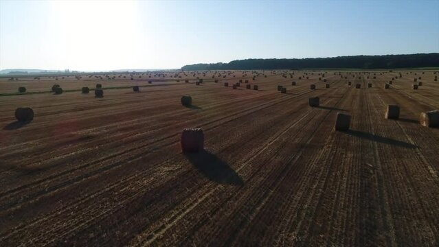 Vue a&eacute;rienne ballot de pailles - agriculture r&eacute;colte du foin - France