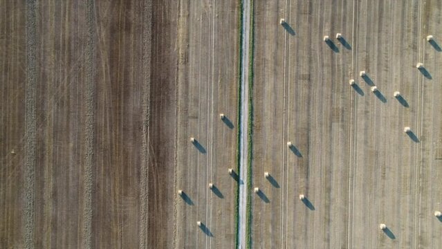 Vue a&eacute;rienne ballot de pailles - agriculture r&eacute;colte du foin - France