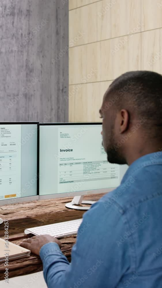 Poster Electronic Business Invoice Check Using Software
