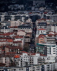 Vue panoramique sur une rue de Clermont-Ferrand 