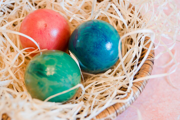 Huevos decorados para celebrar la Pascua