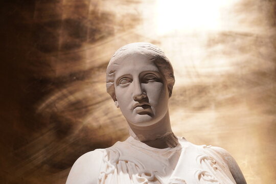 Skulptur der griechischen G&ouml;ttin Athena im tempor&auml;ren Ausstellungsgeb&auml;ude &bdquo;Pergamonmuseum. Das Panorama&ldquo; auf der Museumsinsel in Berlin am 21.01.2023