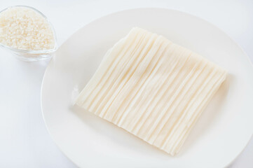 うどん風米粉麺と米