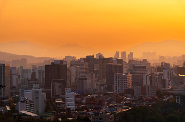 Obraz premium Gold sunset of Seoul cityscapes with high rise office buildings and skyscrapers in Seoul city, Republic of Korea in winter blue sky and cloud