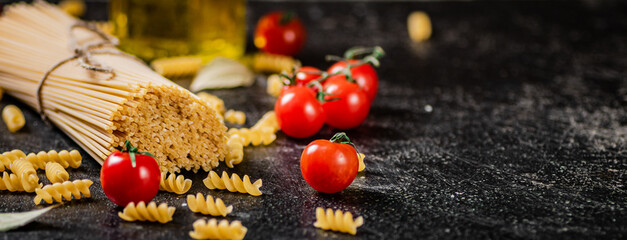 A bunch of spaghetti dry with cherry tomatoes. 
