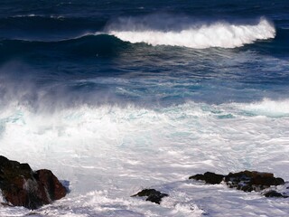 Vague de l'océan atlantique à la pointe de Mosteiros sur l'île de Sao Miguel Archipel des Açores, Portugal. Europe