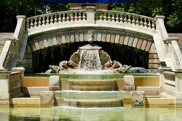 Fototapeta na wymiar La fontaine dans le Jardin Darcy à Dijon