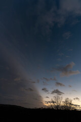 Schnelles Abendlicht mit schöner Wolkenstimmung