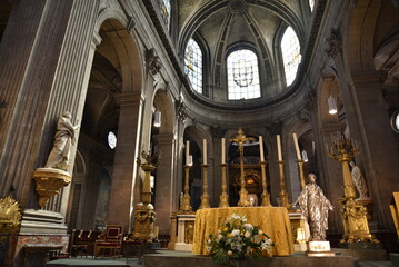 Fototapeta na wymiar Choeur de l'église Saint-Sulpice à Paris. France