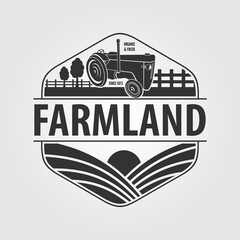Obraz premium Farm Logo design concept with retro Tractor. Vector illustration