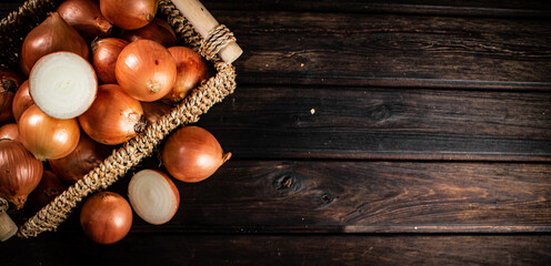 Halves and whole onions in a box. 