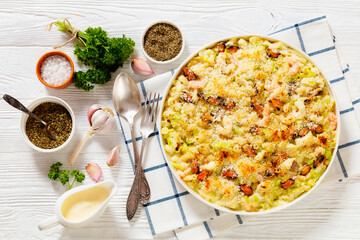 macaroni bake with shrimps, mussels, fish, leek