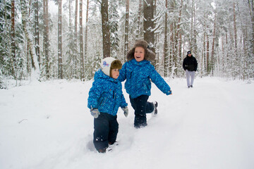 Fototapeta na wymiar Children play in the winter in the forest.