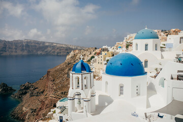 Fototapeta na wymiar Cúpulas azules de Santorini