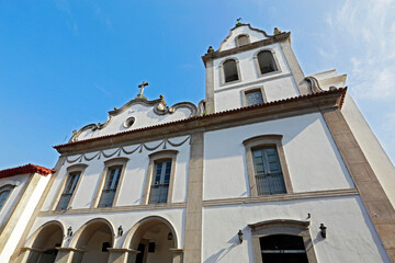 Fototapeta na wymiar Old church of the Baroque style in the center of the city of Santos, on the coast of the state of São Paulo, Brazil 