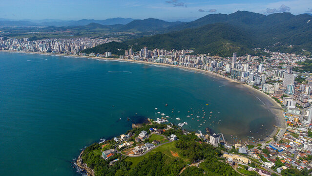 Lindo dia na praia de Itapema e Meia-Praia em Santa Catarina, fomos no mirante e. a vista &eacute; incr&iacute;vel. 