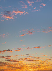 orange Wolken beim Sonnenuntergang