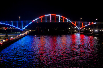 Fototapeta na wymiar Milwaukee Hoan Bridge Red White and Blue