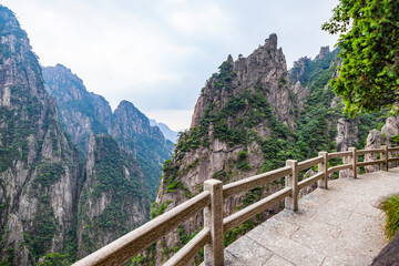 Fototapeta na wymiar Mountain passageway in Huangshan Natural Scenic Area