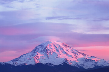 Pink sunset light on Mount Rainier in the Cascade Range, Washington State, USA