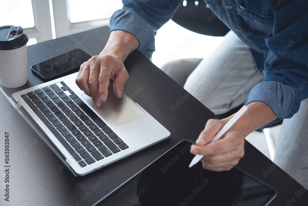 Poster clsoe up of casual business man working on laptop computer, surfing the internet and using digital t