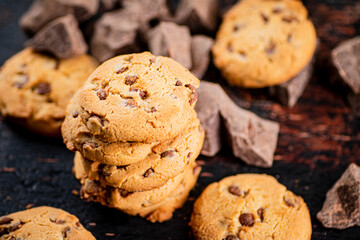 Cookies with pieces of milk chocolate on the table. 
