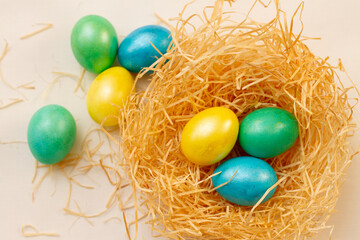 Fototapeta na wymiar Easter eggs in sawdust basket
