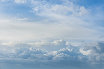 Ciel vaporeux avec nuage