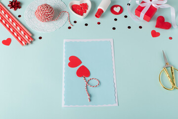 Do it yourself. Make yourself a Valentine's Day greeting card. Step-by-step instructions for making valentines. Step