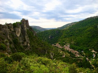 Fototapeta na wymiar village of moureze againt mountains and sky