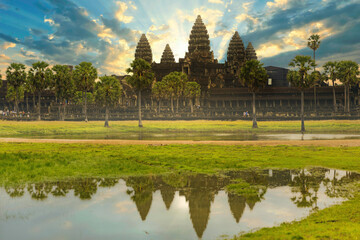 Fototapeta na wymiar Angkor Wat temple reflecting in a pond at sunrise