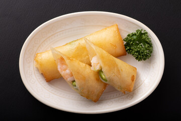 海老と枝豆入りチーズ春巻き