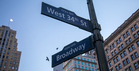 Fototapeta premium Broadway, West34th St, Ney York, NY, USA