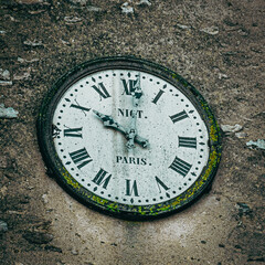 Horloge Parisienne sur une église de Domont