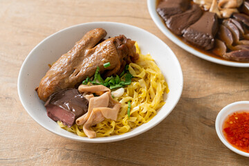 Egg noodles served dry with braised duck