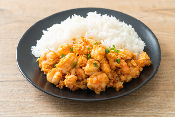 stir-fried shrimps with garlic and shrimps paste