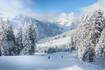 Fototapeta na wymiar Skipiste in der österreichischen Tourismusregion Zillertal