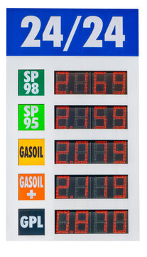 panneau prix des carburants sur fond transparent