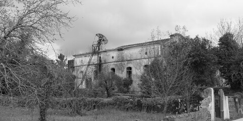 Obraz premium Old house with pinwheel.