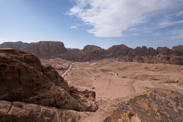 Pétra est un site archéologique célèbre, situé dans le désert sud-ouest jordanien