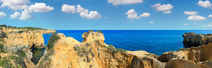 Fototapeta na wymiar Summer Atlantic rocky coast landscape (Albufeira outskirts, Algarve, Portugal).