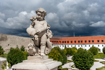 Fototapeta na wymiar Statue im Barockgarten der Burg Bratislava