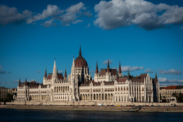Fototapeta na wymiar Parlamentsgebäude Budapest
