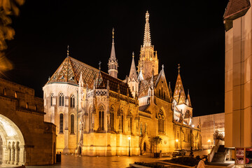 Matthiaskirche Budapest bei Nacht