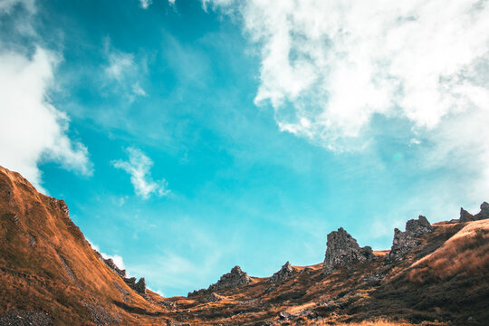 Winding Trail &ndash; Exploring the Mountain Ridges