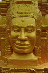 Fototapeta na wymiar Buddha als Statue, gold, frontal, originale Statue aus Kambodscha