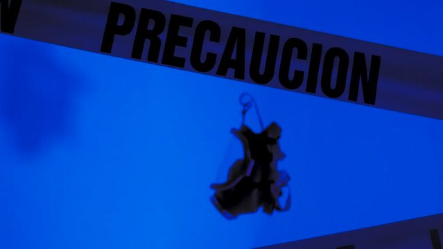 precauci&oacute;n no pase utilizar mascarilla, mascara de humo cinta amarilla  