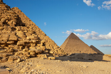 Point of view reverses sizes of Giza pyramids.